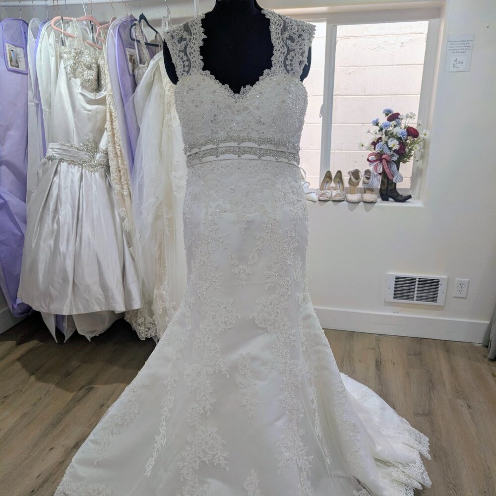 Linda Lee Bridals Fit and Flare size 18 Ivory Wedding Dress